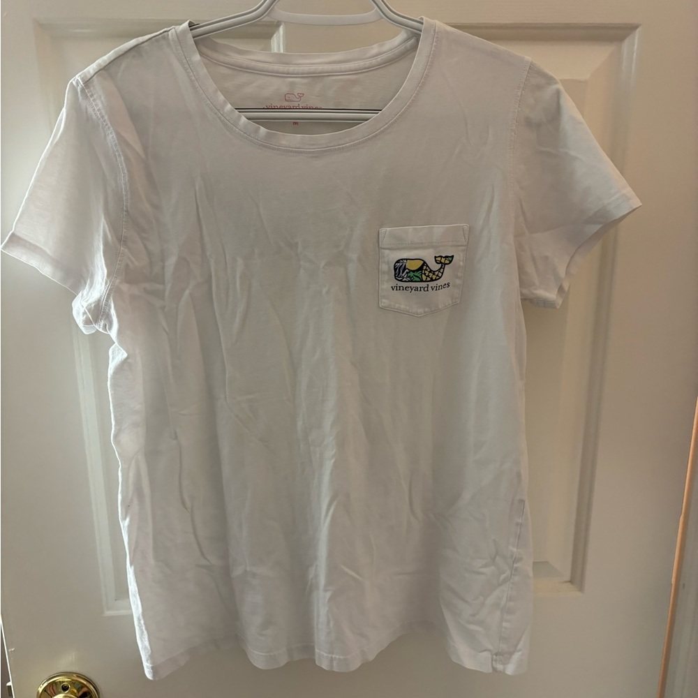 Women’s Vineyard Vines t shirt size medium